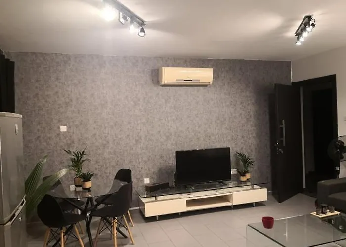 Loizou Holdings Flat 301 Lägenhet Larnaca