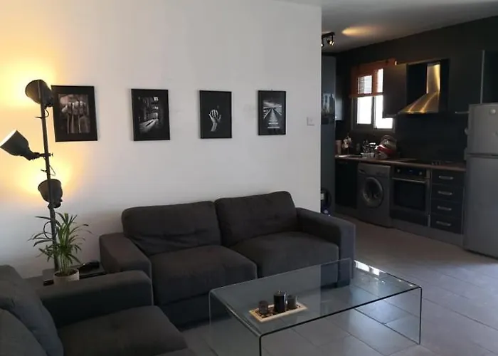 Loizou Holdings Flat 301 Lägenhet Larnaca